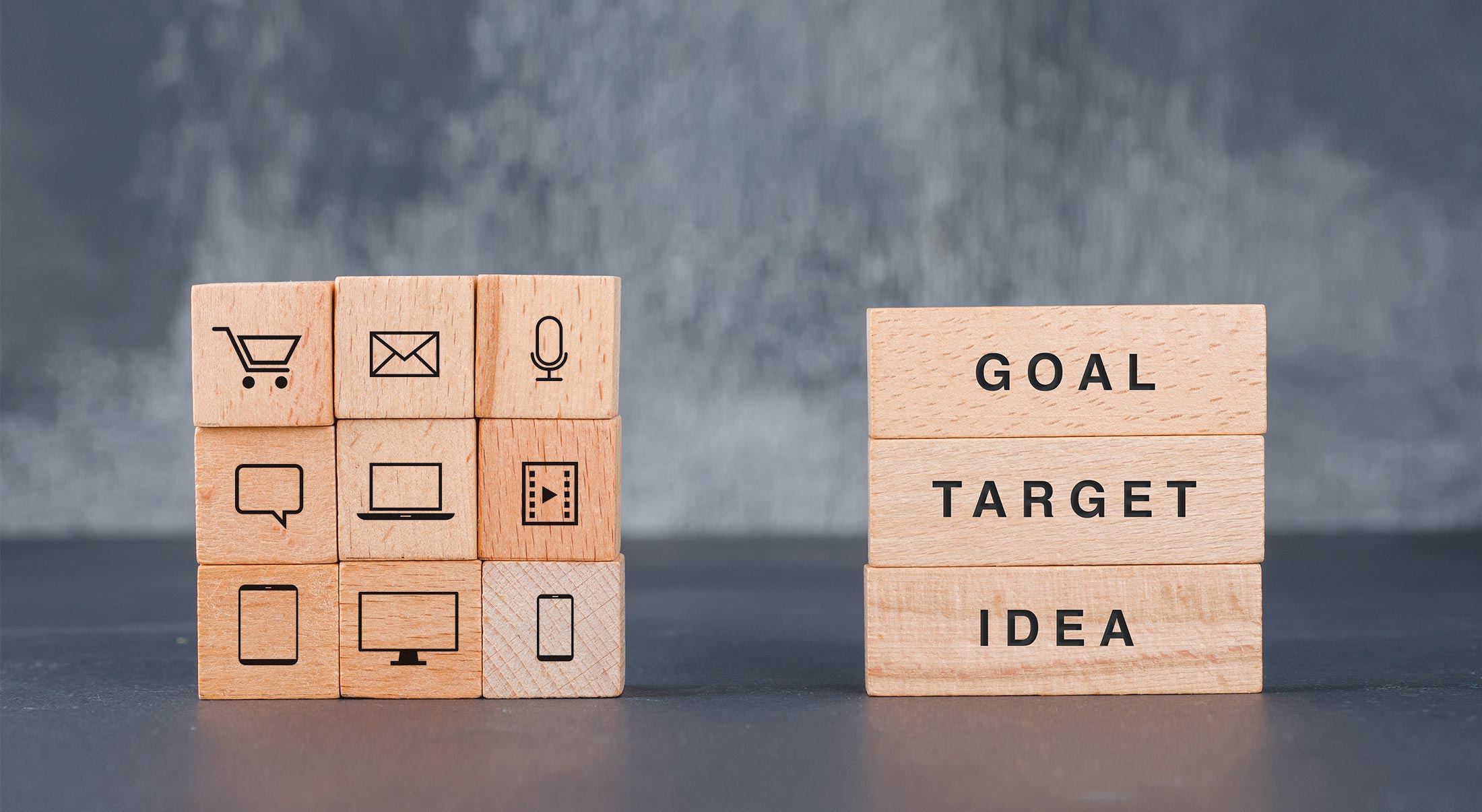 Business Target Concept With Wooden Blocks With Icons It Side View 2